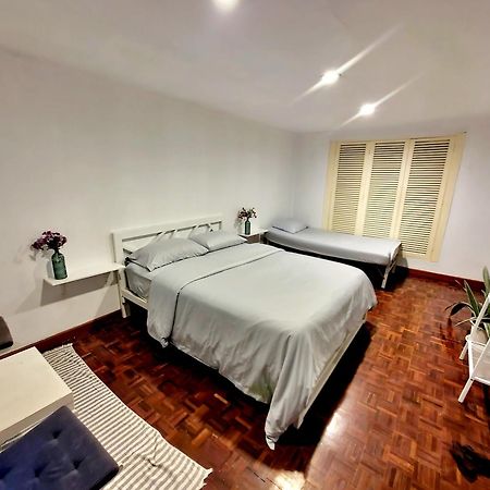 Home16 Sukhumvit16 Бангкок Екстер'єр фото
