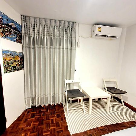 Home16 Sukhumvit16 Бангкок Екстер'єр фото