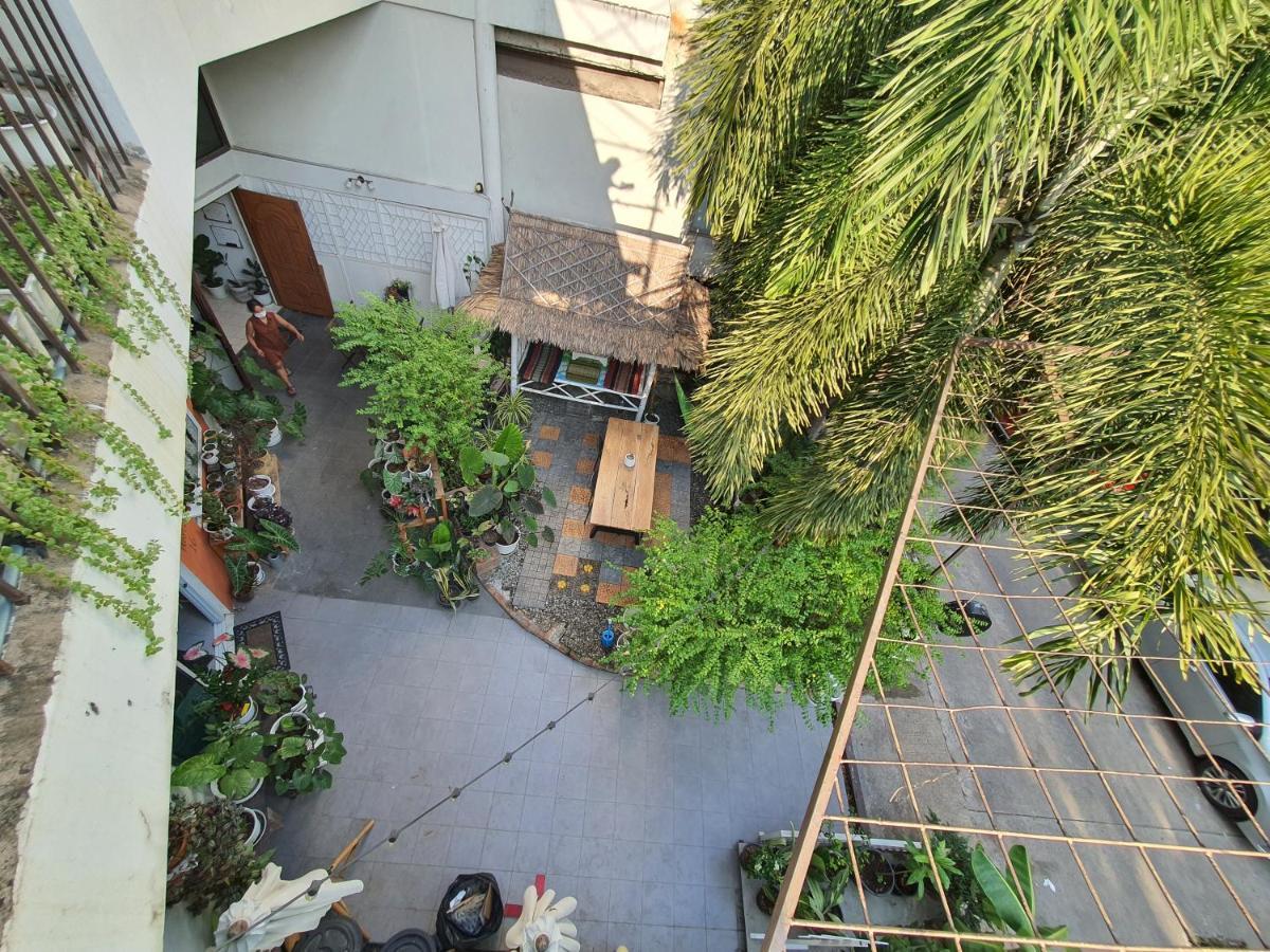 Home16 Sukhumvit16 Бангкок Екстер'єр фото