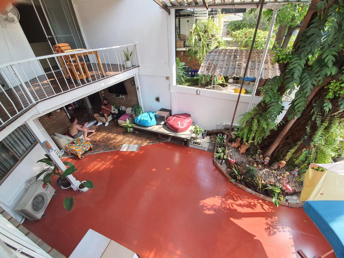 Home16 Sukhumvit16 Бангкок Екстер'єр фото
