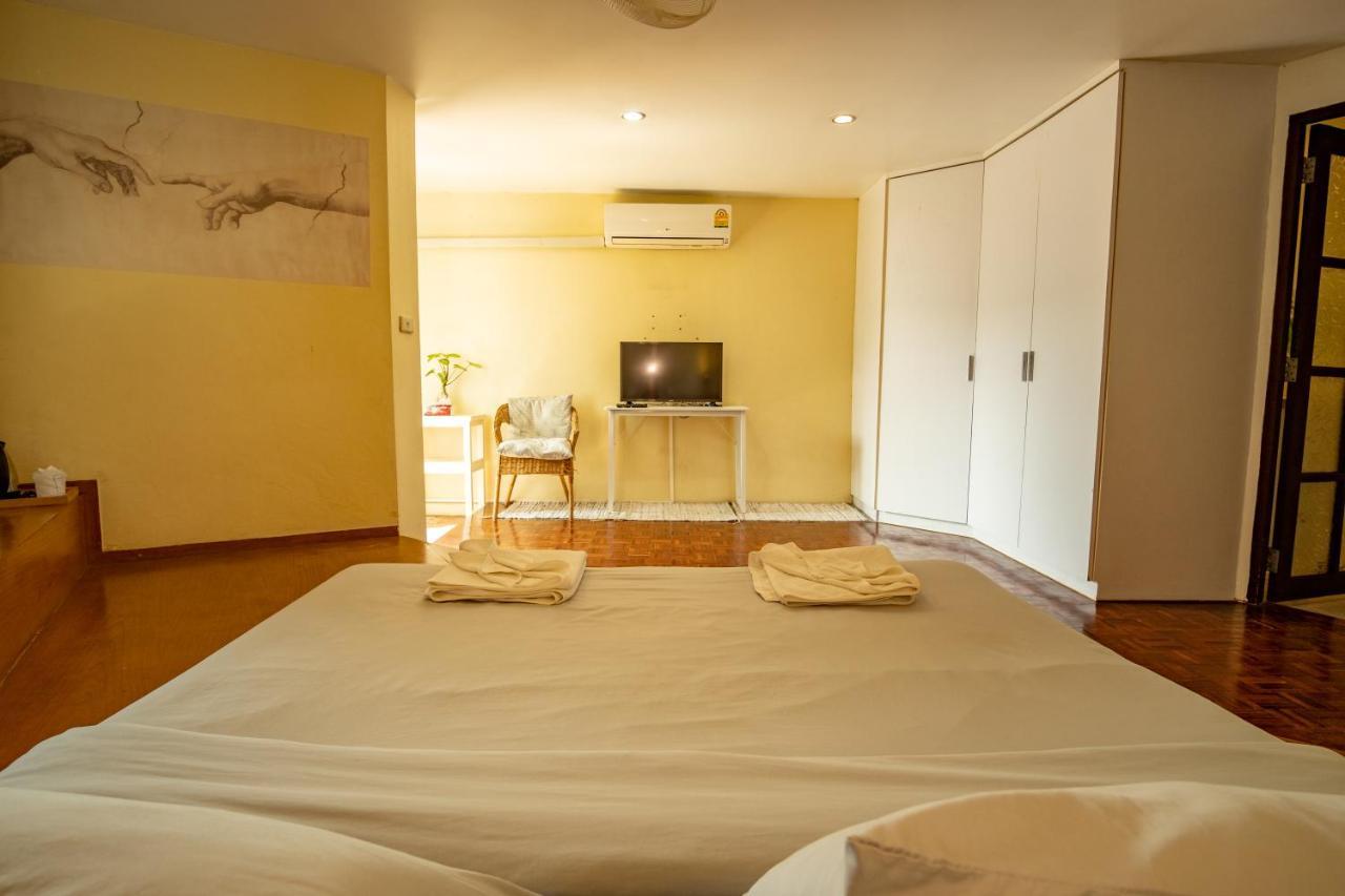 Home16 Sukhumvit16 Бангкок Екстер'єр фото