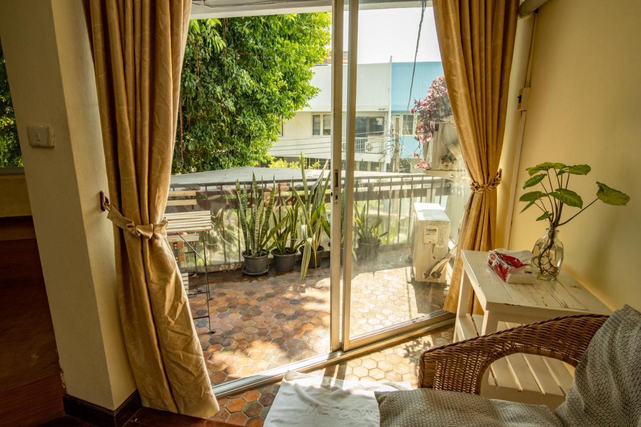 Home16 Sukhumvit16 Бангкок Екстер'єр фото