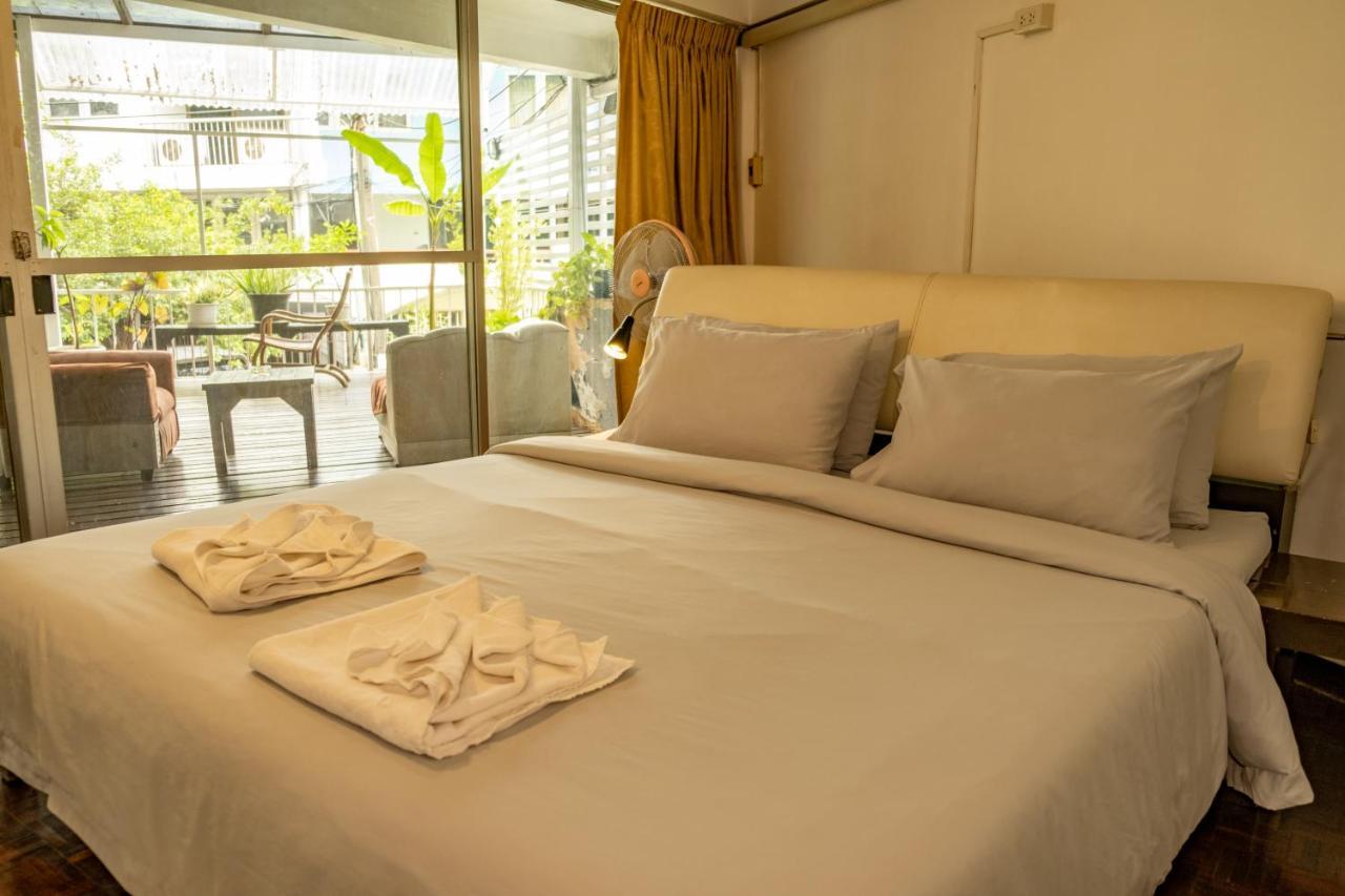 Home16 Sukhumvit16 Бангкок Екстер'єр фото
