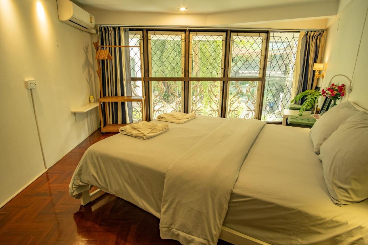 Home16 Sukhumvit16 Бангкок Екстер'єр фото