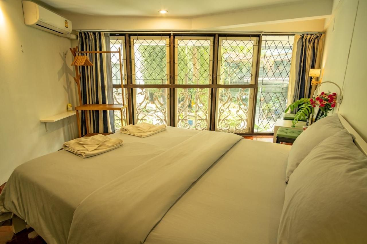 Home16 Sukhumvit16 Бангкок Екстер'єр фото