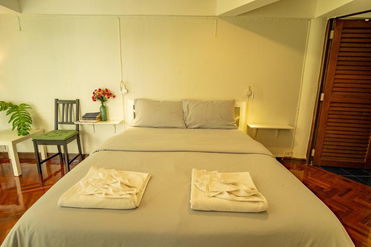 Home16 Sukhumvit16 Бангкок Екстер'єр фото