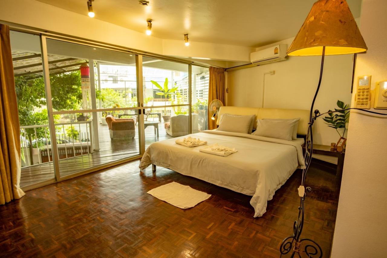 Home16 Sukhumvit16 Бангкок Екстер'єр фото