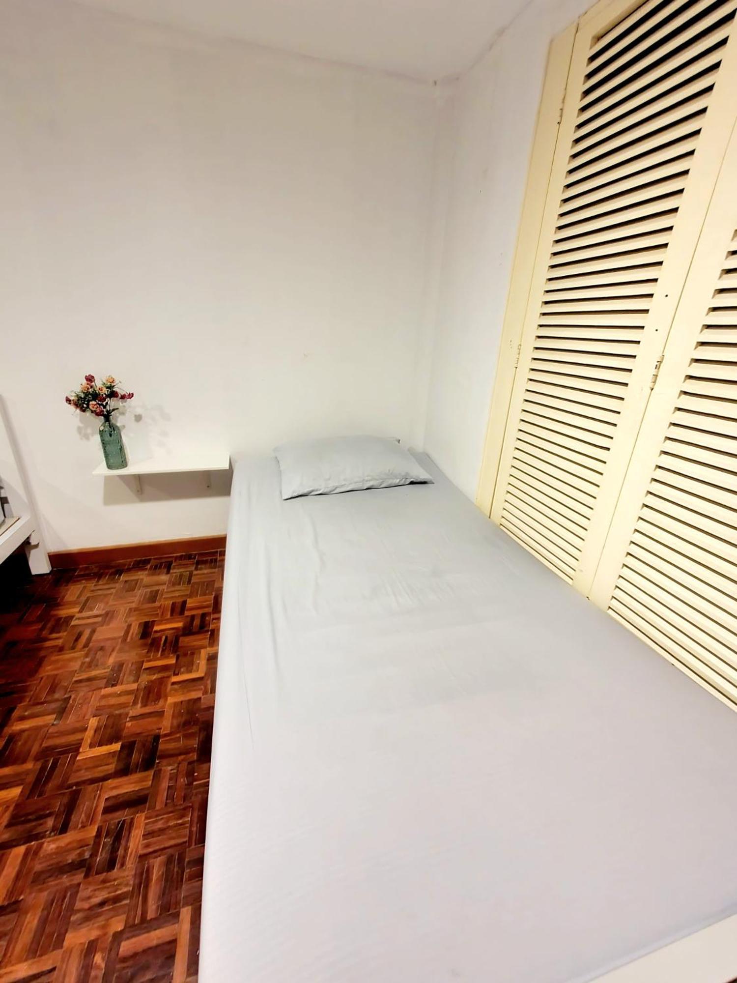 Home16 Sukhumvit16 Бангкок Екстер'єр фото