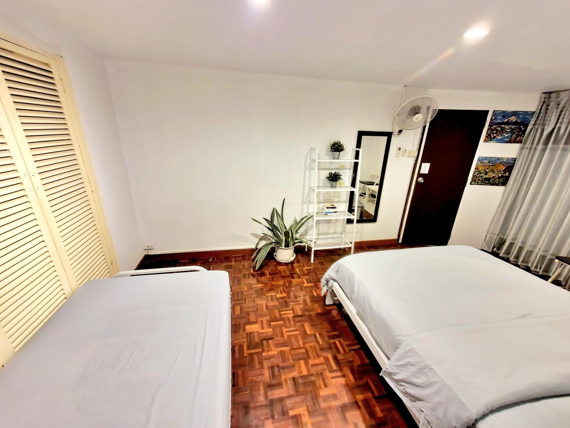 Home16 Sukhumvit16 Бангкок Екстер'єр фото