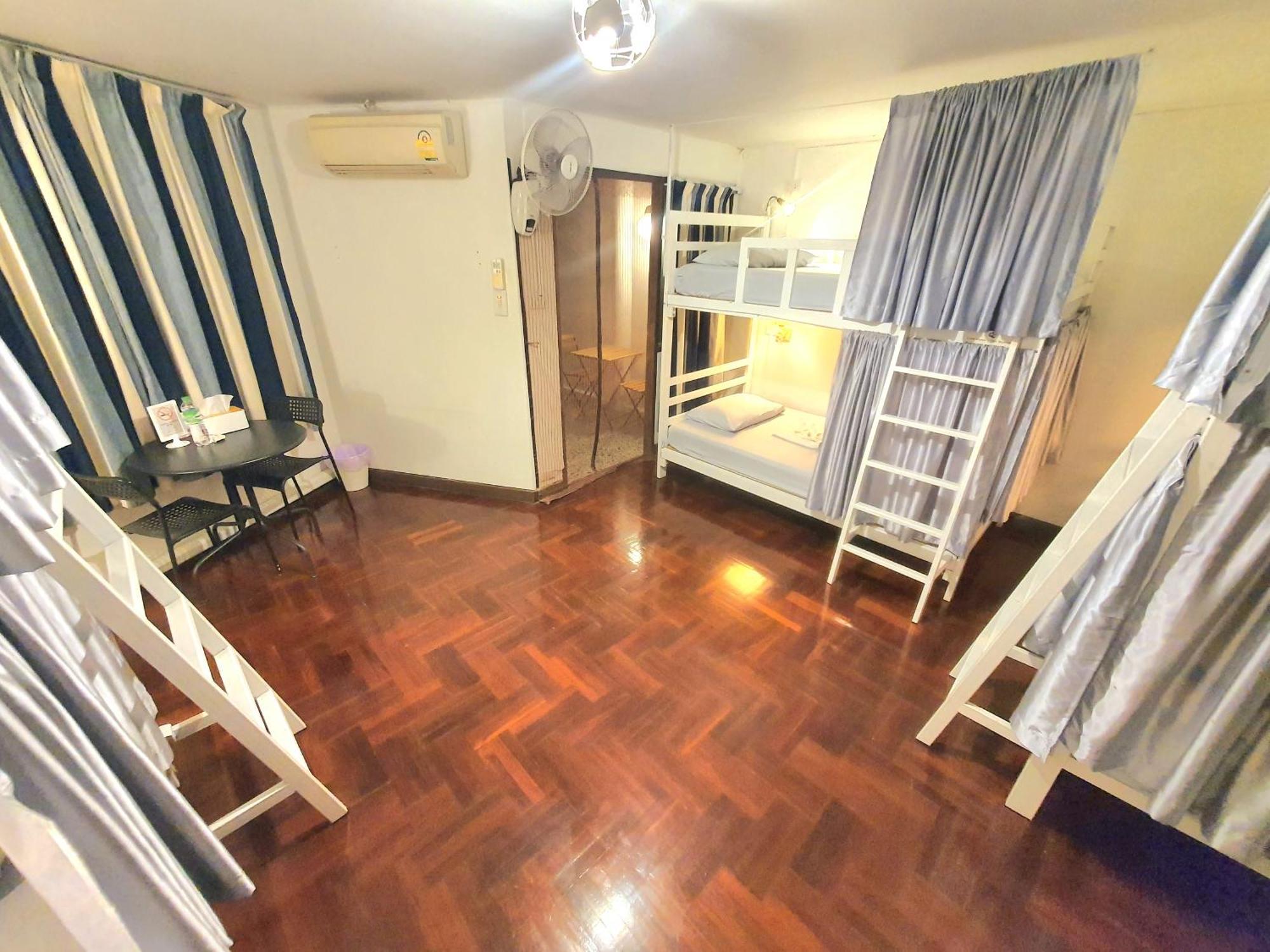 Home16 Sukhumvit16 Бангкок Екстер'єр фото