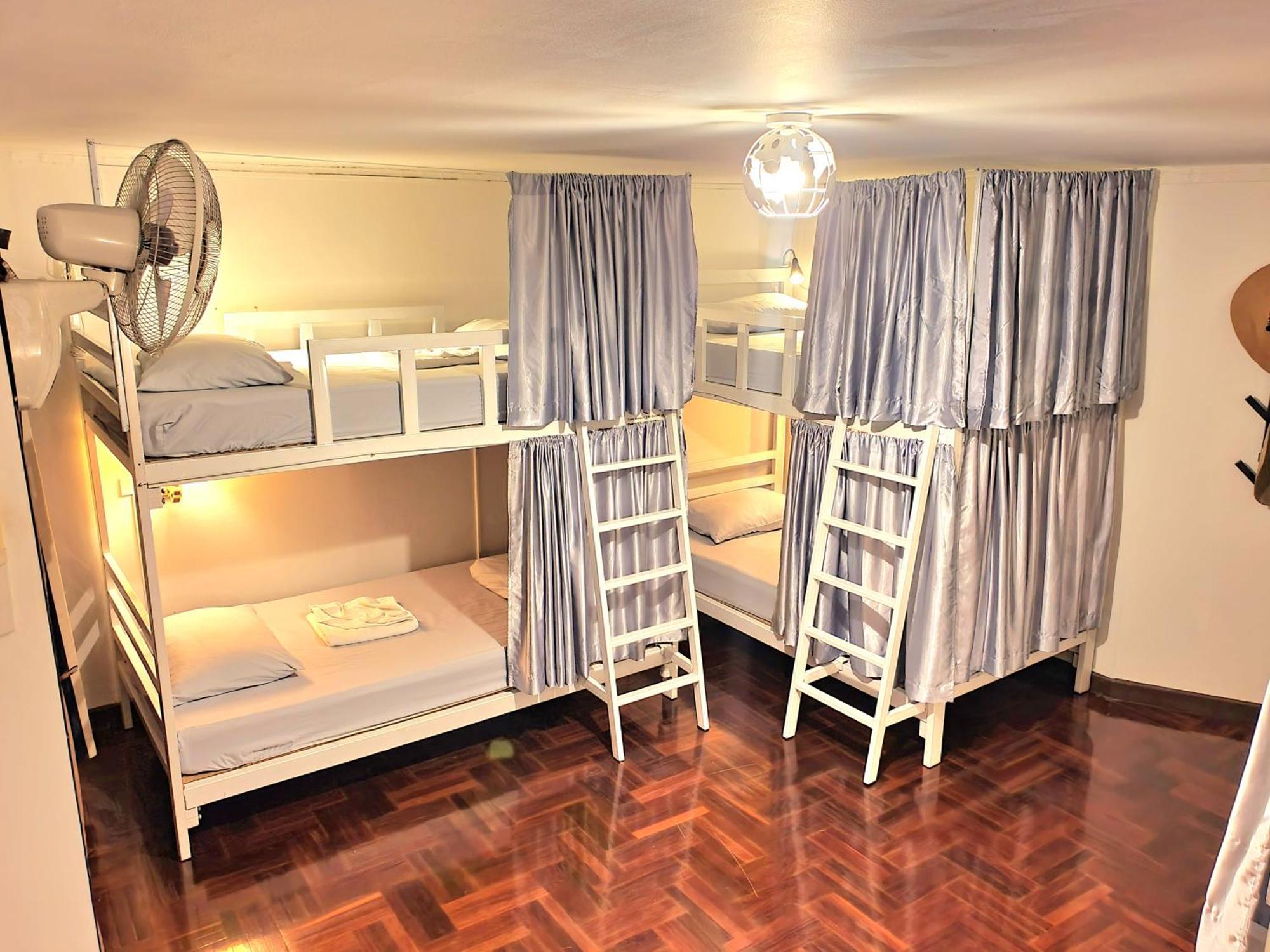 Home16 Sukhumvit16 Бангкок Екстер'єр фото