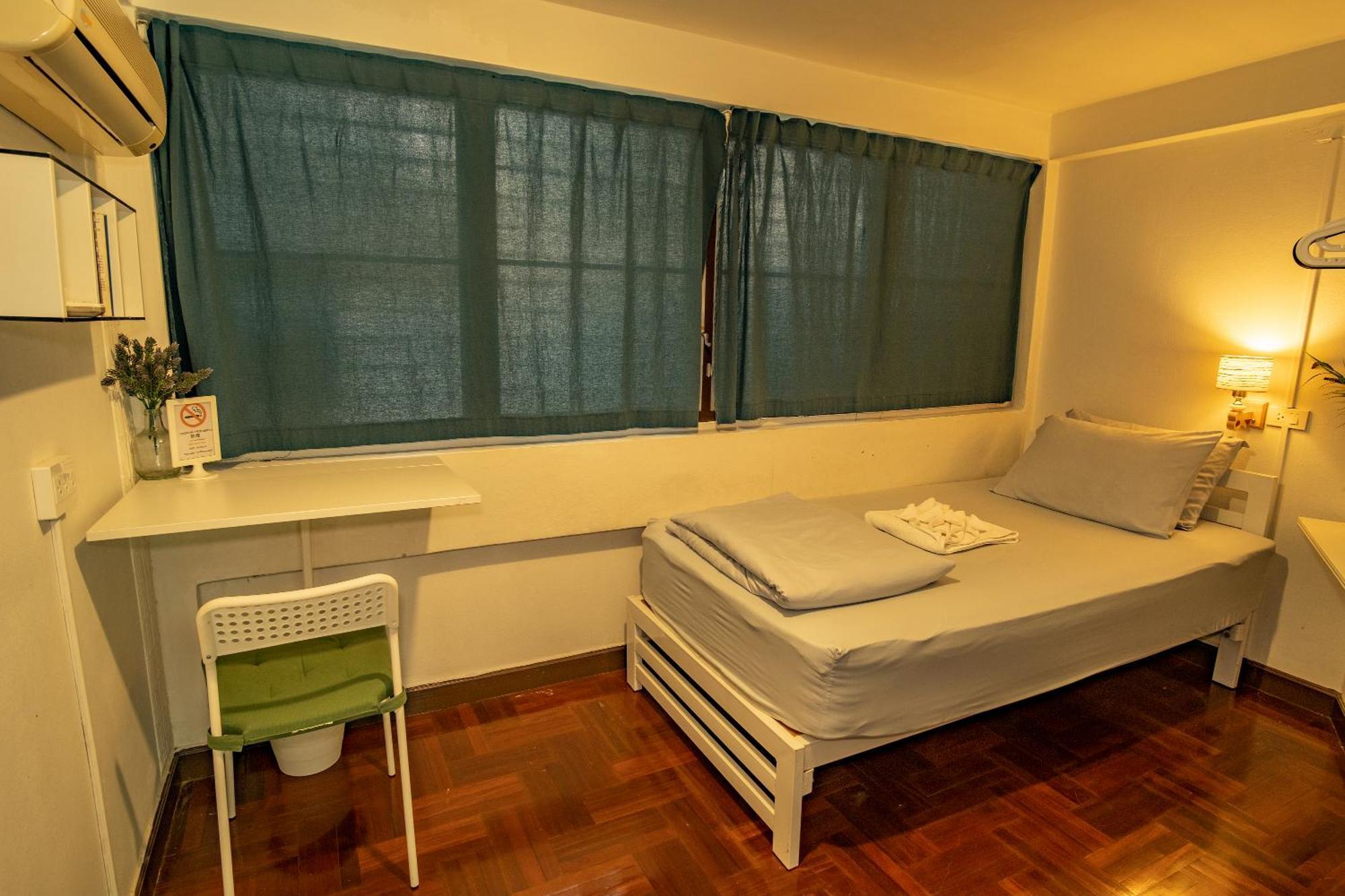 Home16 Sukhumvit16 Бангкок Екстер'єр фото