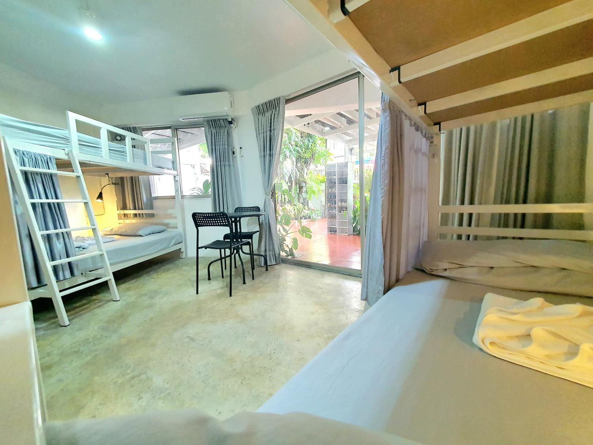 Home16 Sukhumvit16 Бангкок Екстер'єр фото