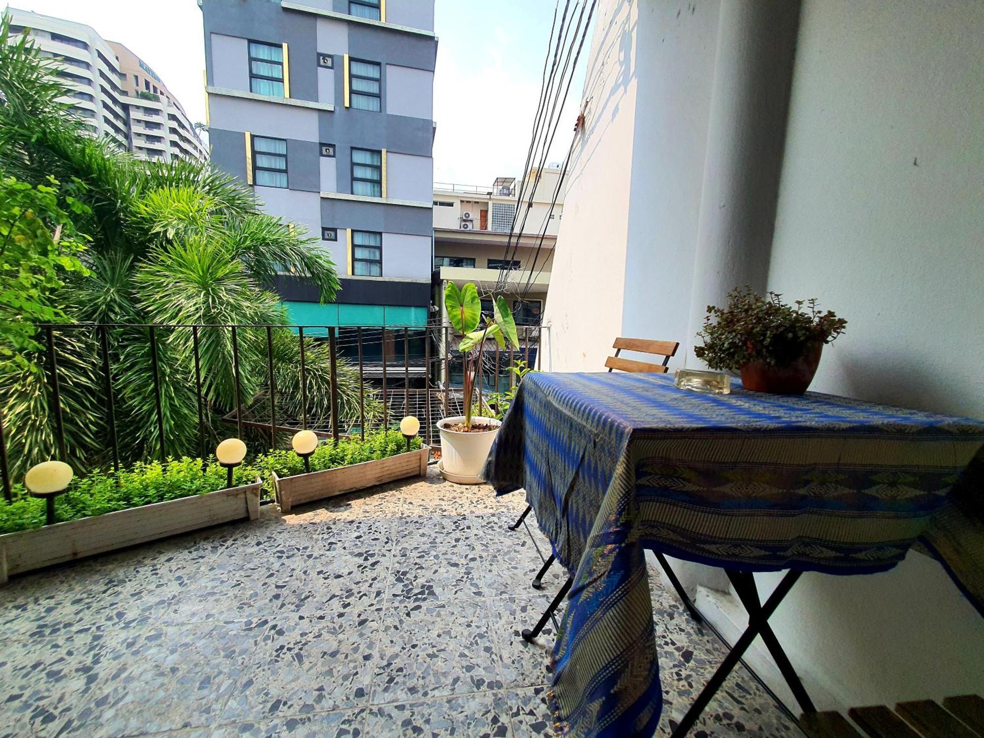 Home16 Sukhumvit16 Бангкок Екстер'єр фото